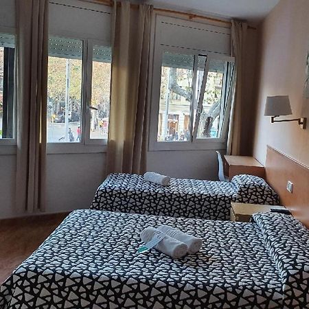 Hostal Rio De Castro Barselona Dış mekan fotoğraf