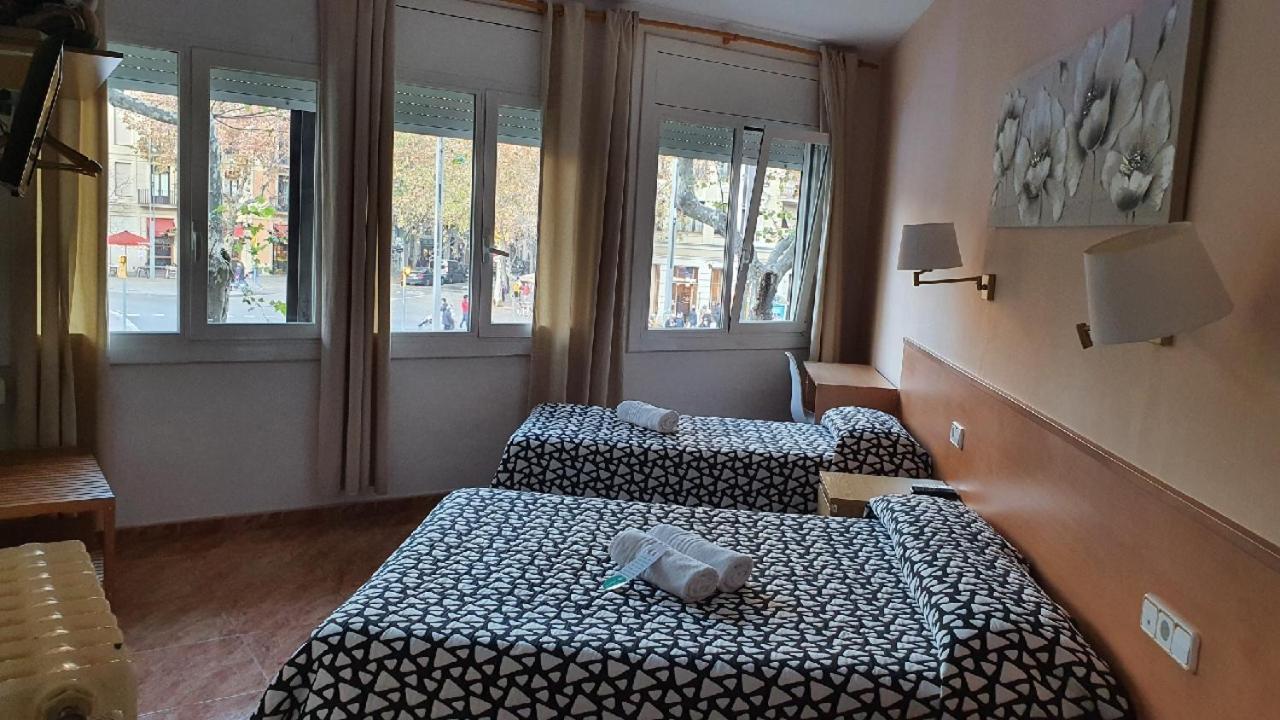 Hostal Rio De Castro Barselona Dış mekan fotoğraf
