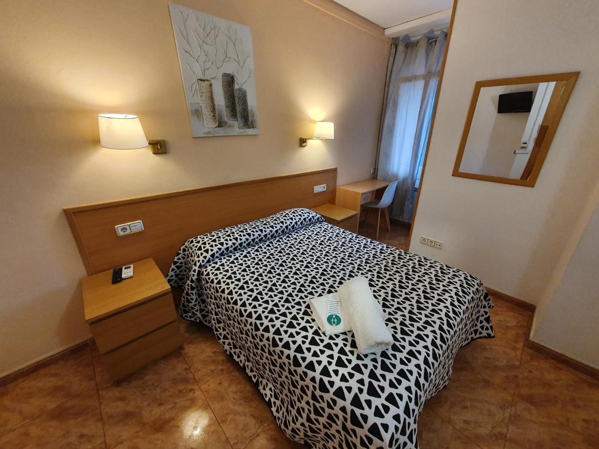 Hostal Rio De Castro Barselona Dış mekan fotoğraf