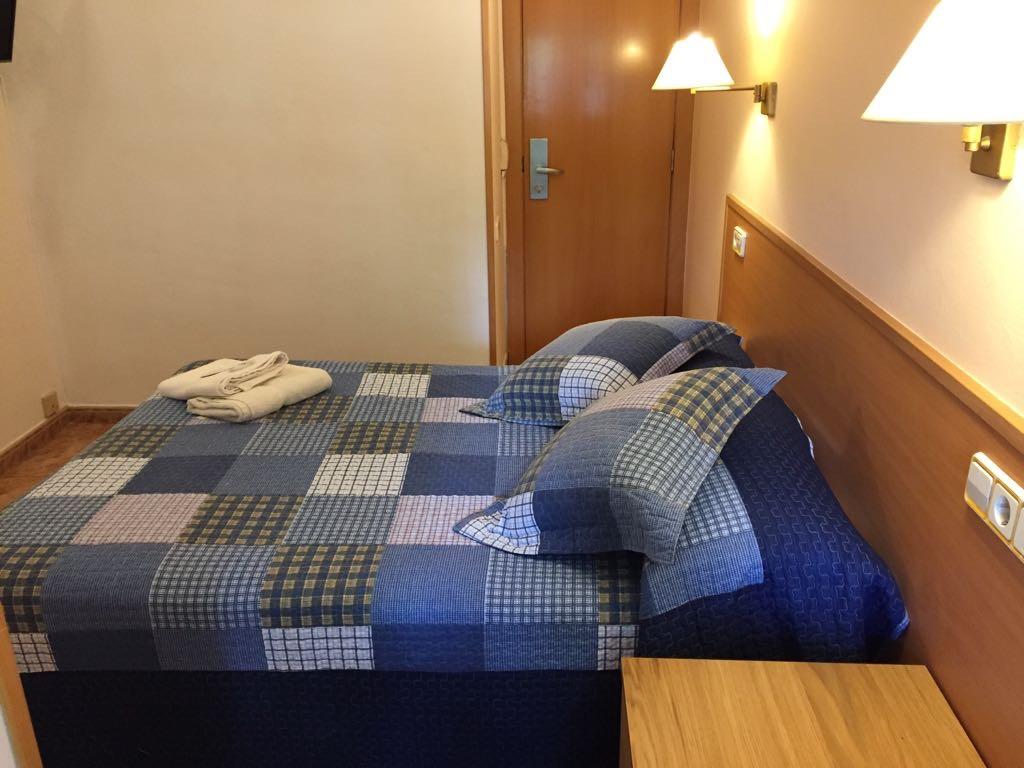 Hostal Rio De Castro Barselona Dış mekan fotoğraf