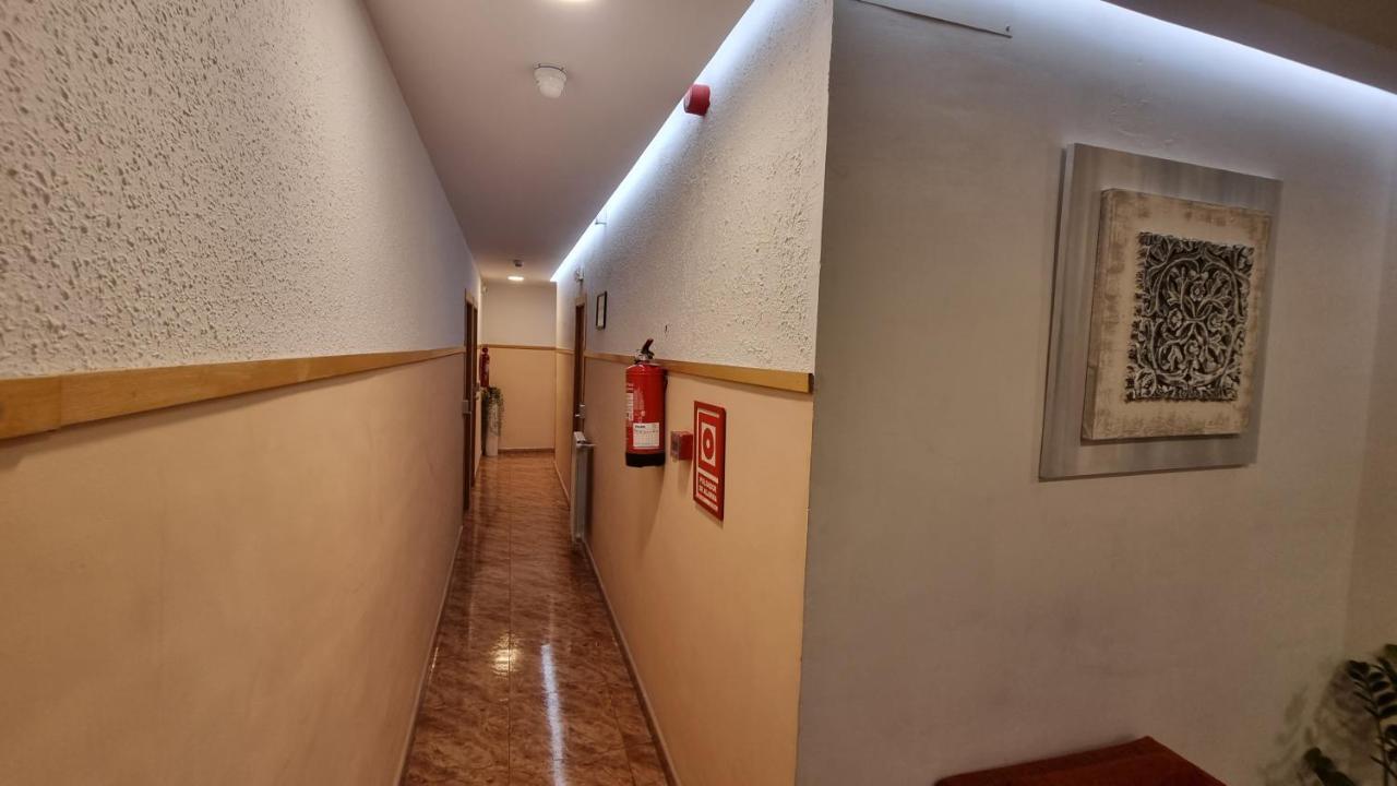 Hostal Rio De Castro Barselona Dış mekan fotoğraf
