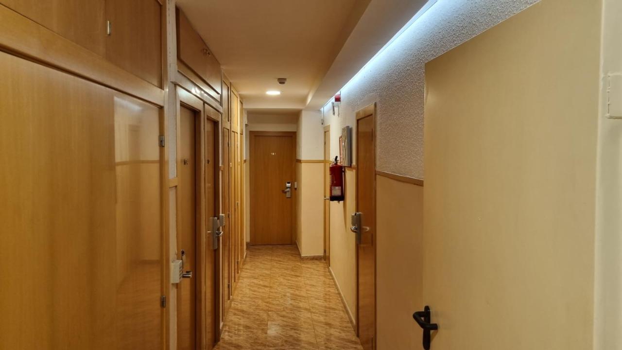Hostal Rio De Castro Barselona Dış mekan fotoğraf