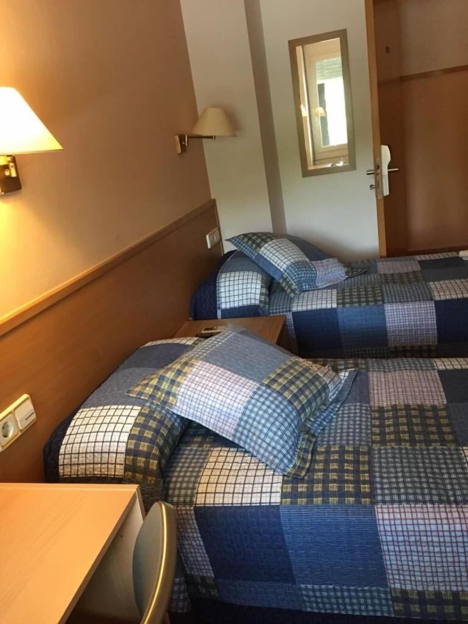 Hostal Rio De Castro Barselona Dış mekan fotoğraf