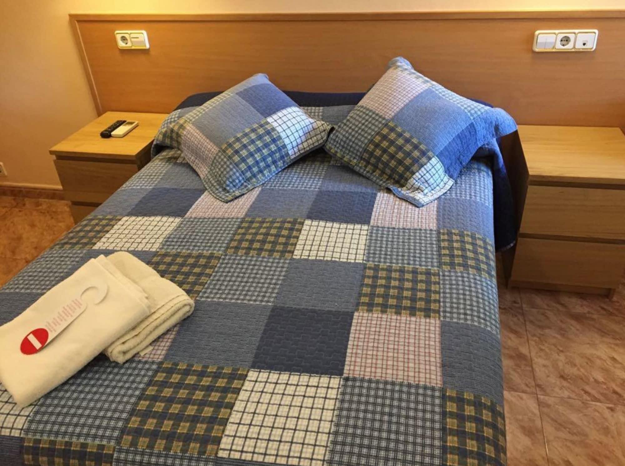 Hostal Rio De Castro Barselona Dış mekan fotoğraf