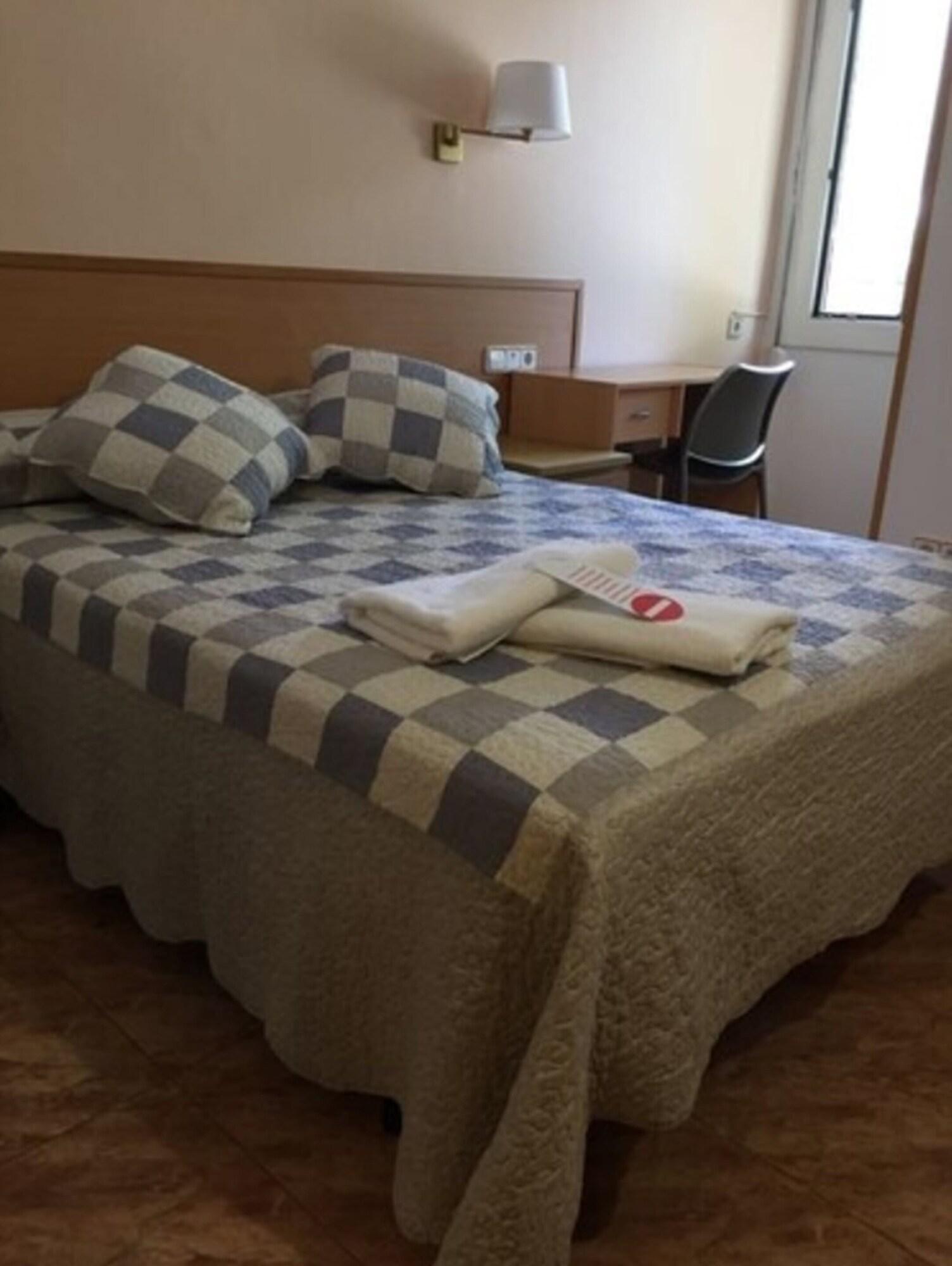 Hostal Rio De Castro Barselona Dış mekan fotoğraf