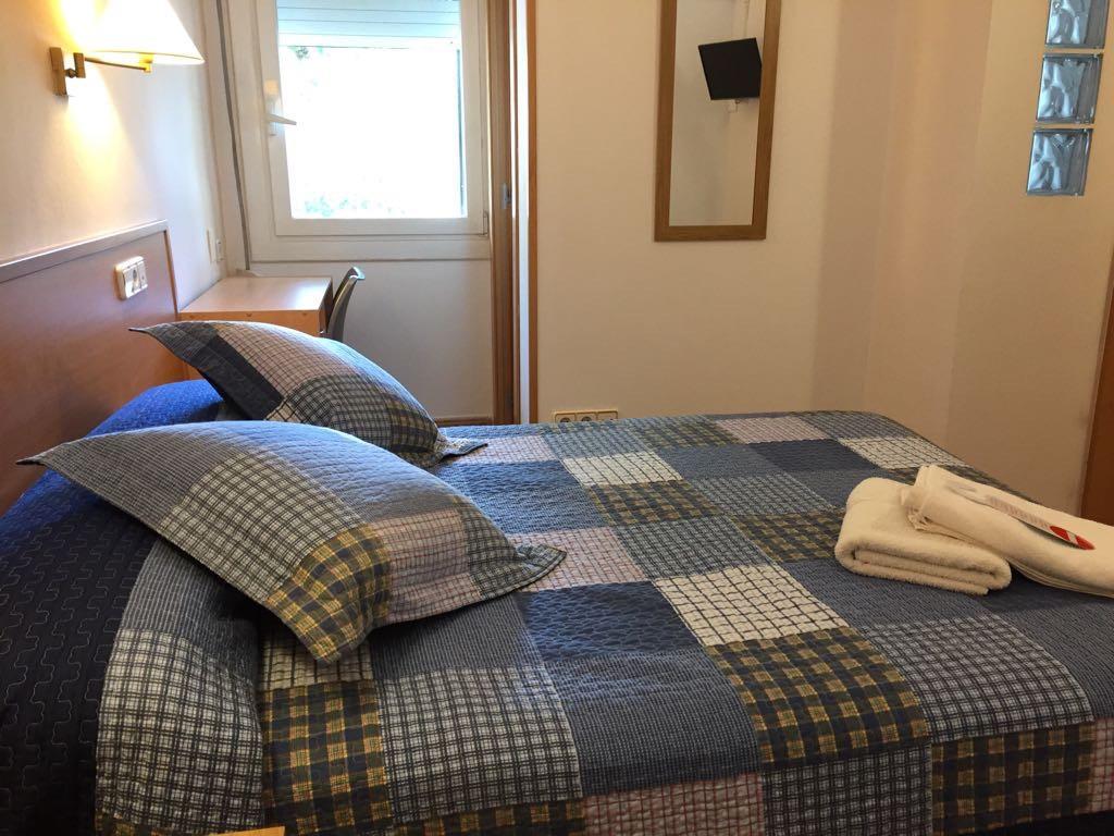 Hostal Rio De Castro Barselona Dış mekan fotoğraf