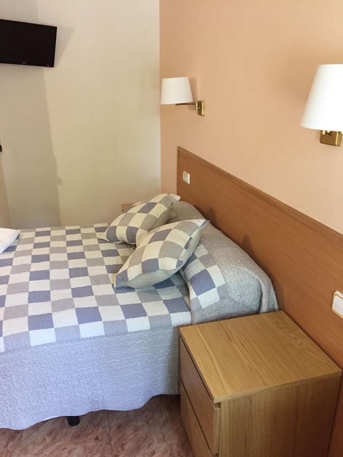 Hostal Rio De Castro Barselona Dış mekan fotoğraf